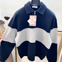 [홍콩명품,MIU MIU] 미우미우 25SS 로고 하프지퍼 카라 맨투맨 티셔츠 (그레이-네이비), BM22673, YS, 레플리카의류,미러급사이트