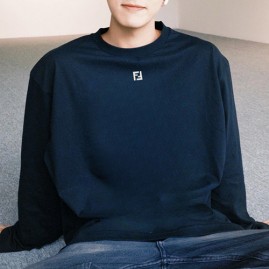 [홍콩명품,FENDI] 펜디 25SS 로고 자수 긴팔 티셔츠 (네이비), BM22679, 레플리카의류,미러급사이트
