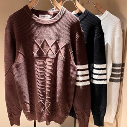 [홍콩명품.THOME BROWNE] 톰브라운 25SS 로고 4바 니트 스웨터 (3컬러), BM23182, KSM, 레플리카의류,미러급사이트