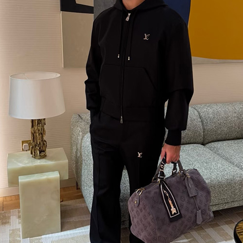 [홍콩명품.LOUIS VUITTON] 루이비통 25SS 로고 후드 집업 자켓 + 조거 팬츠 바지 상하의 세트 (블랙), BM23555, KB, 레플리카의류,미러급사이트