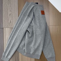 [홍콩명품.LOUIS VUITTON] 루이비통 25SS 로고 니트 스웨터 (그레이), BM23611, JL, 레플리카의류,미러급사이트