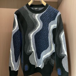[홍콩명품,FENDI] 펜디 25SS 로고 패턴 니트 스웨터 (블랙-블루), BM23768, HH, 레플리카의류,미러급사이트