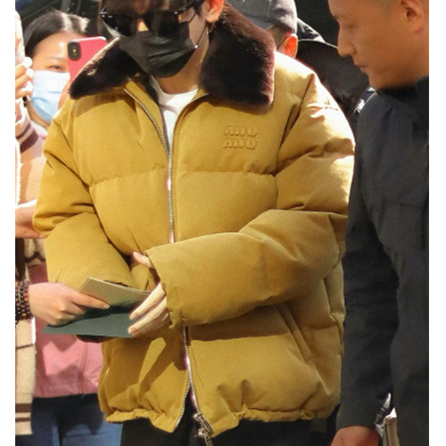 [홍콩명품,MIU MIU] 미우미우 25SS 로고 퍼카라 다운 패딩 자켓 (카라멜), BM23861, JL, 레플리카의류,미러급사이트