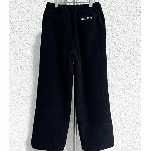 [홍콩명품,MIU MIU] 미우미우 25SS 로고 자수 플리스 조거 팬츠 바지 (블랙), BM24000, X2, 레플리카의류,미러급사이트