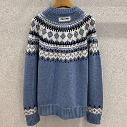 [홍콩명품,MIU MIU] 미우미우 25SS 로고 패턴 여성 니트 스웨터 (블루), BM24085, KSM, 레플리카의류,미러급사이트