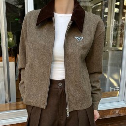 [홍콩명품,PRADA] 프라다 25SS 삼각로고 여성 울 카라 집업 자켓 (브라운), BM24096, TBG, 레플리카의류,미러급사이트