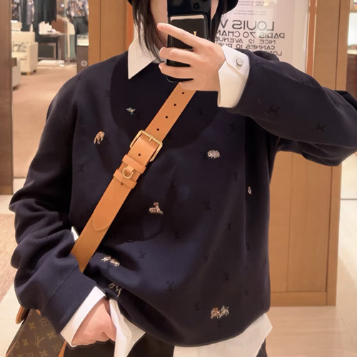 [가격문의][홍콩명품.LOUIS VUITTON] 루이비통 25SS 로고 캐시미어 니트 스웨터 1AJBUH (네이비), BM24258, KK, 레플리카의류,미러급사이트