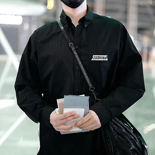 [홍콩명품.BALENCIAGA] 발렌시아가 26SS 로고 테이핑 남방 셔츠 (블랙), BM24317, JL, 레플리카의류,미러급사이트